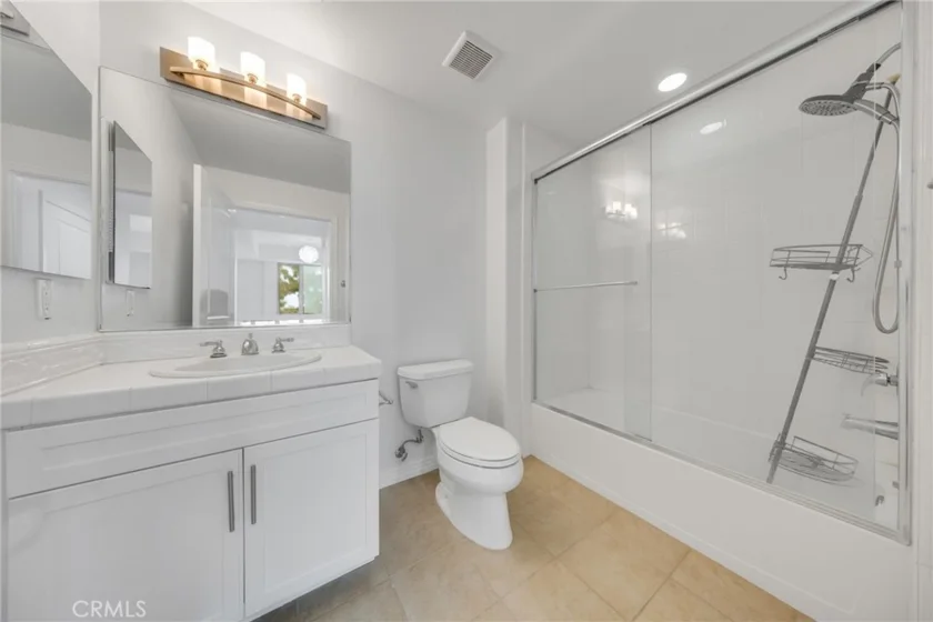 931 E Walnut #307 photo 26