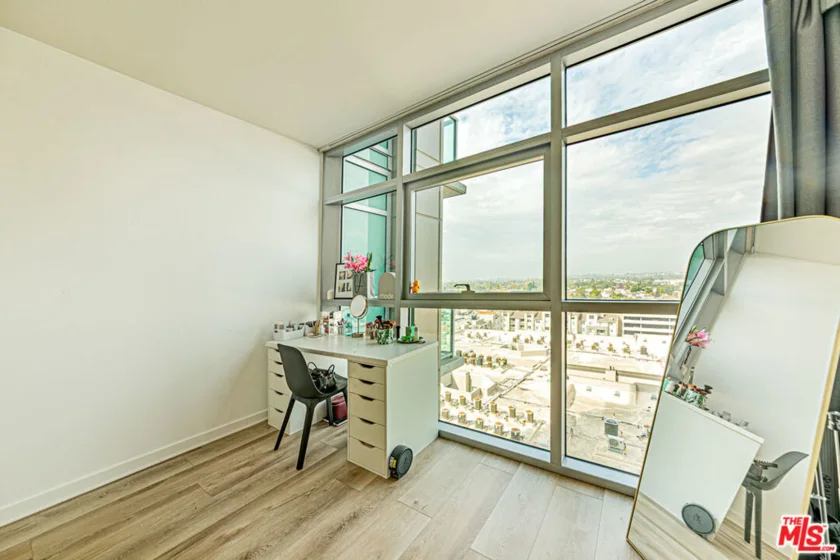 13700 Marina Pointe Drive #1018 photo 18