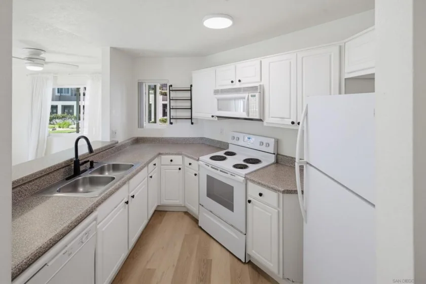 7575 Charmant Drive #1003 photo 14