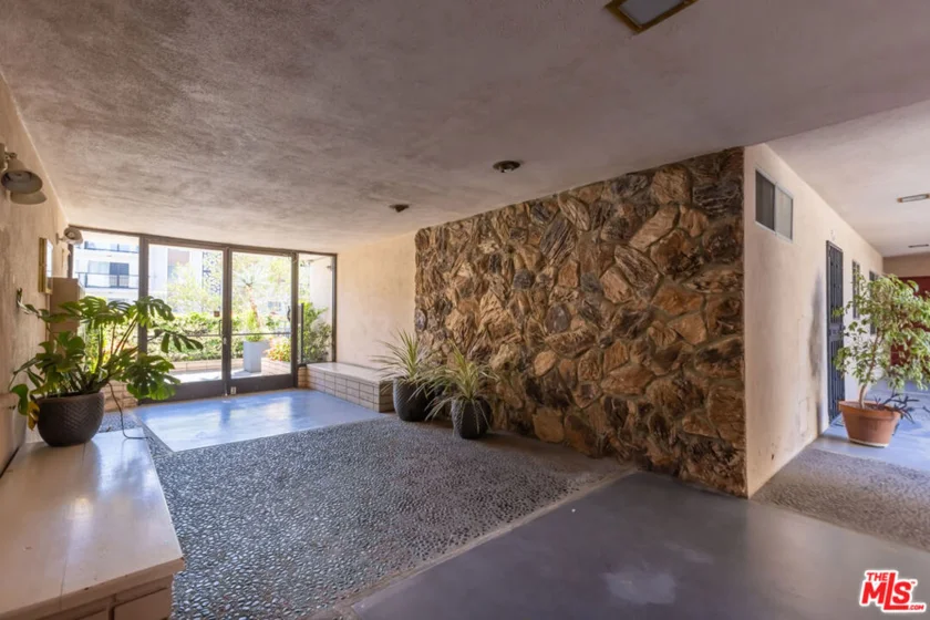 1955 Tamarind Avenue #2 photo 13