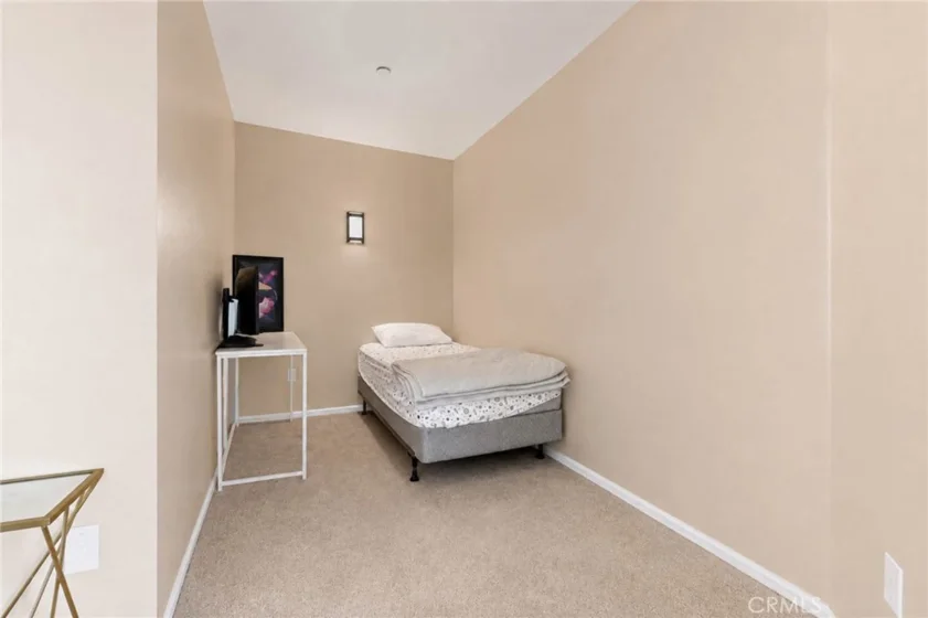 13941 Sherman Way #407 photo 4