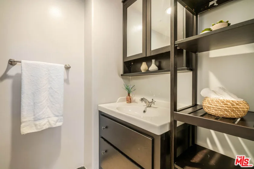 1645 Malcolm Avenue #302 photo 11
