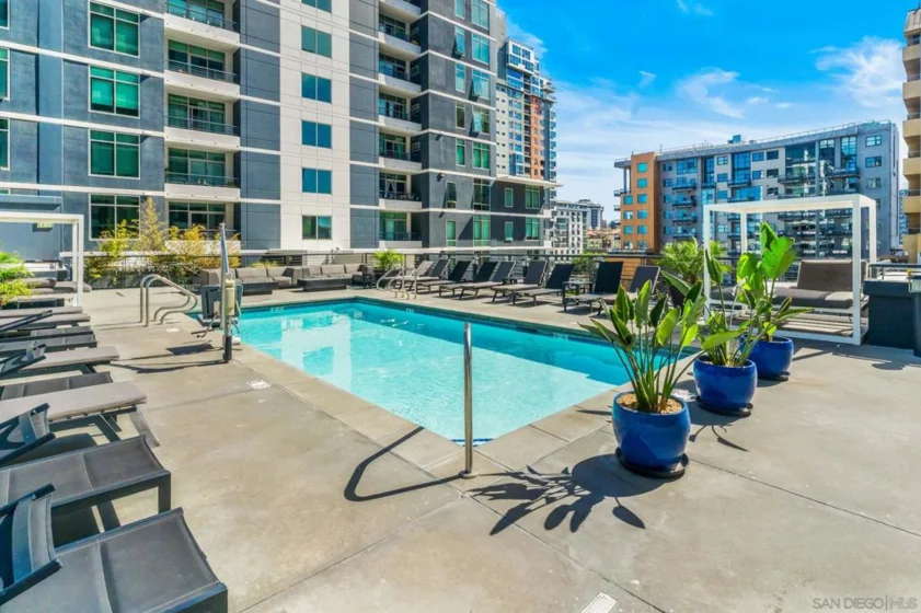 425 W Beech Street #805 photo 22