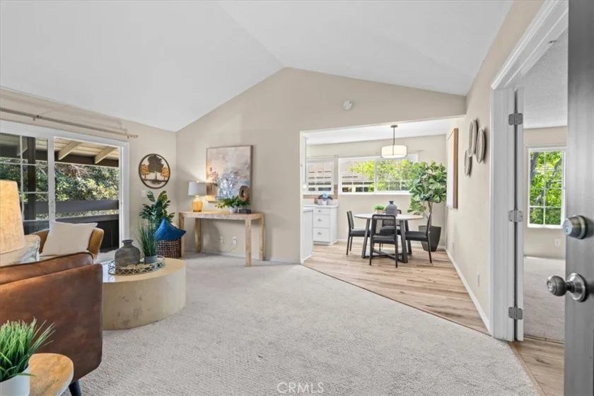 208 Springview photo 3