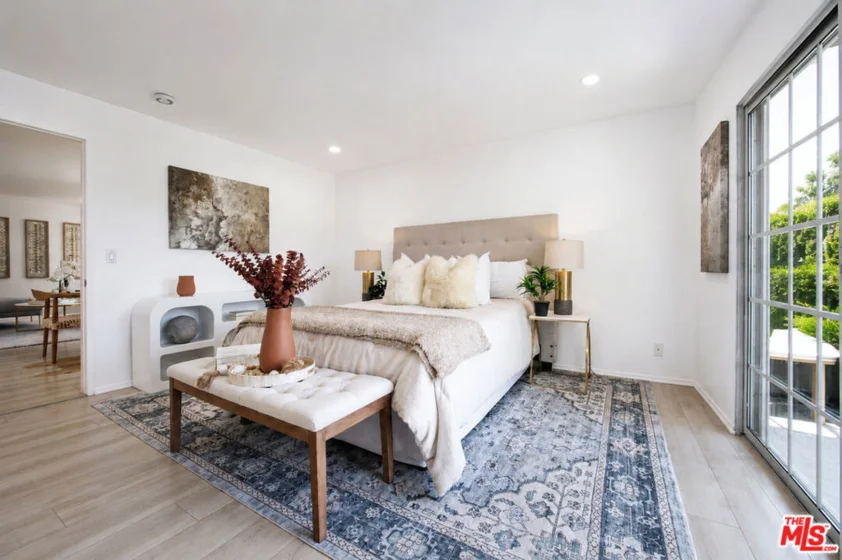 4249 Longridge Avenue #209 photo 9