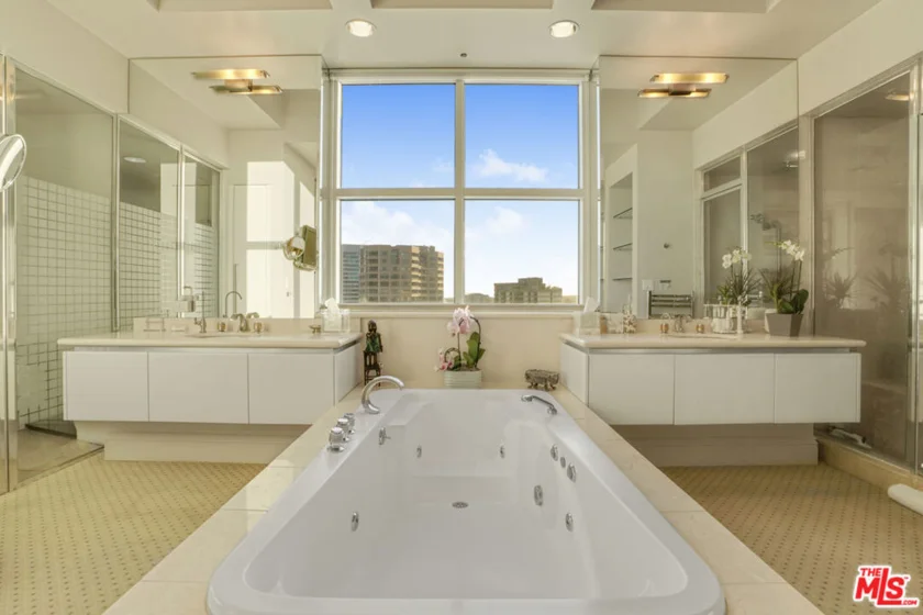 10380 Wilshire Boulevard #1501 photo 23