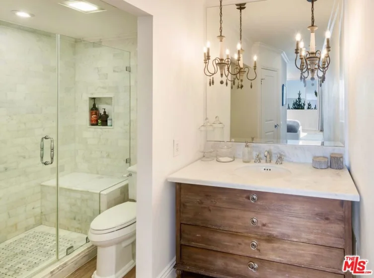 2385 Roscomare Road #D3 photo 5