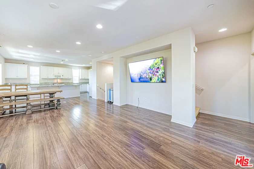 1390 Clementine Way photo 1