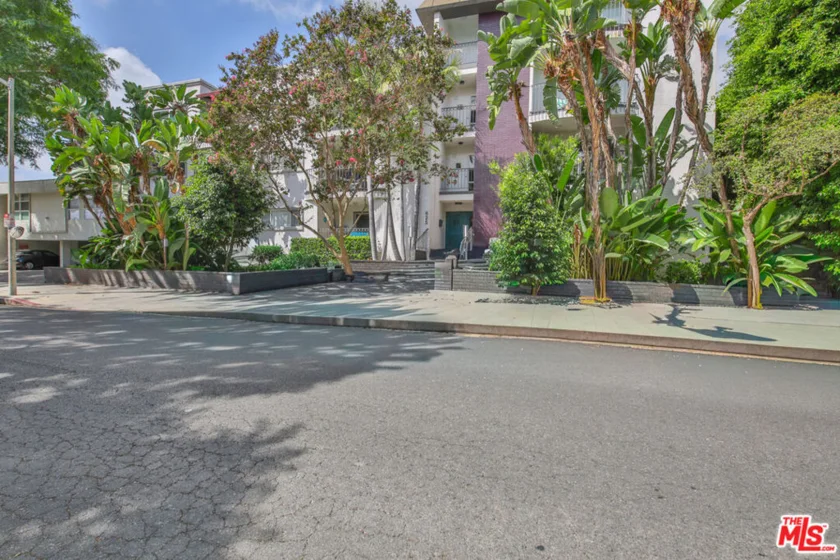625 N Flores Street #102 photo 6