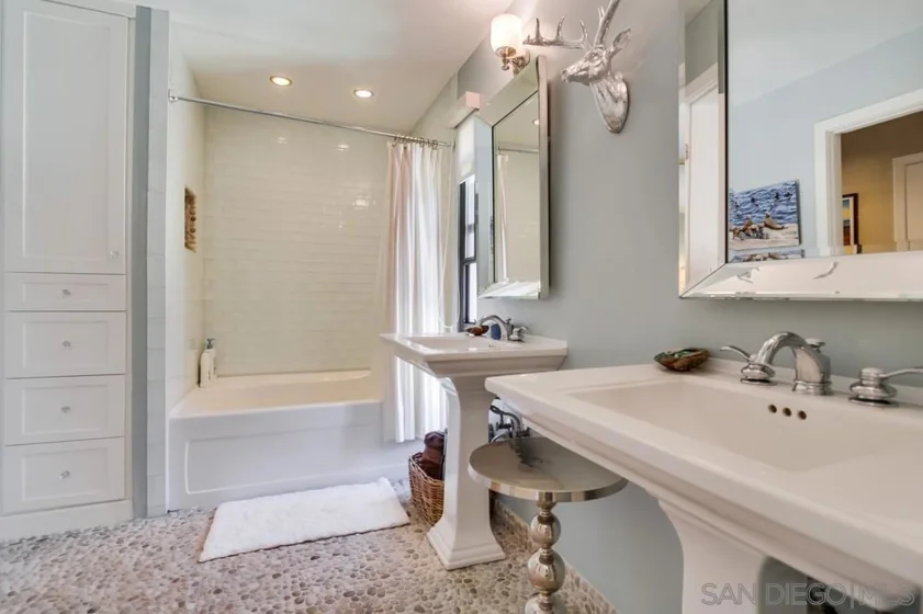 3888 Riviera Drive #301 photo 9