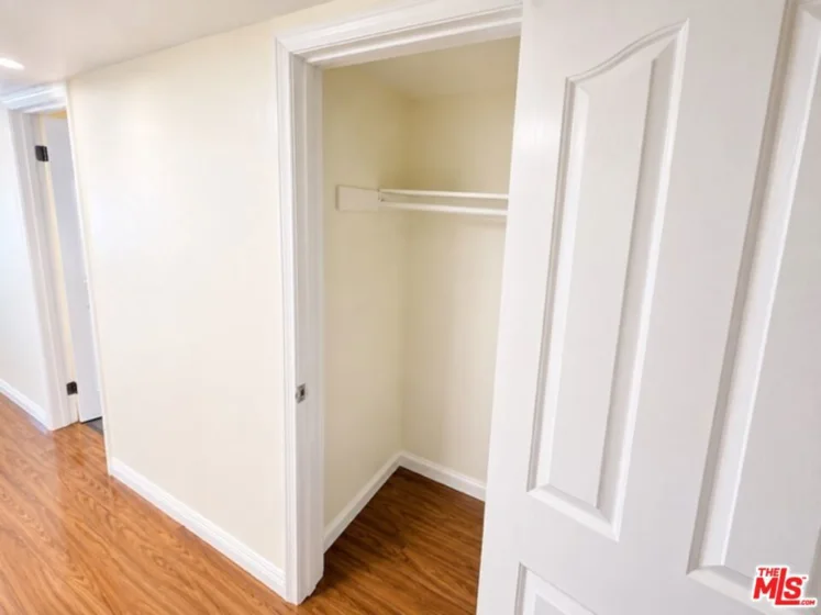 5009 Woodman Avenue #202 photo 19