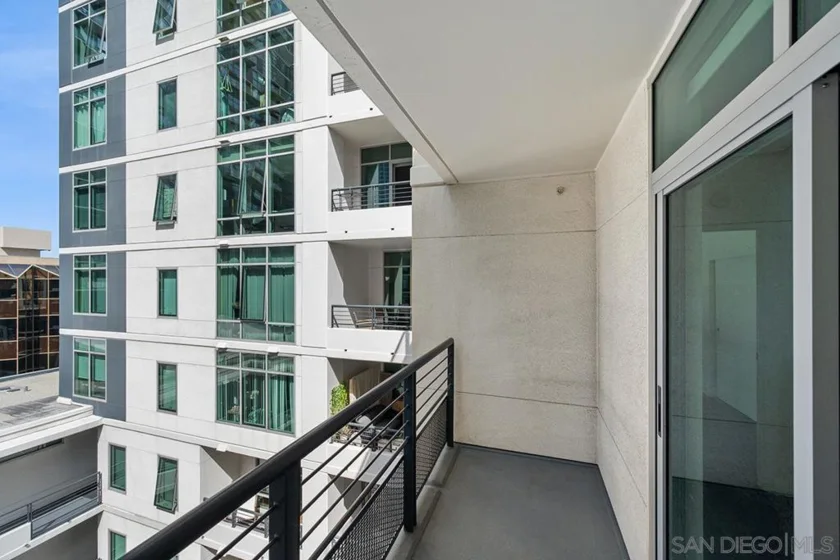 425 W Beech Street #721 photo 32