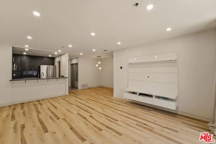 121 S Hope Street #313 photo 1