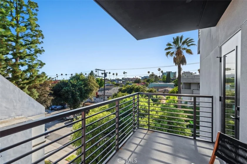 150 S Oak Knoll #202 photo 40