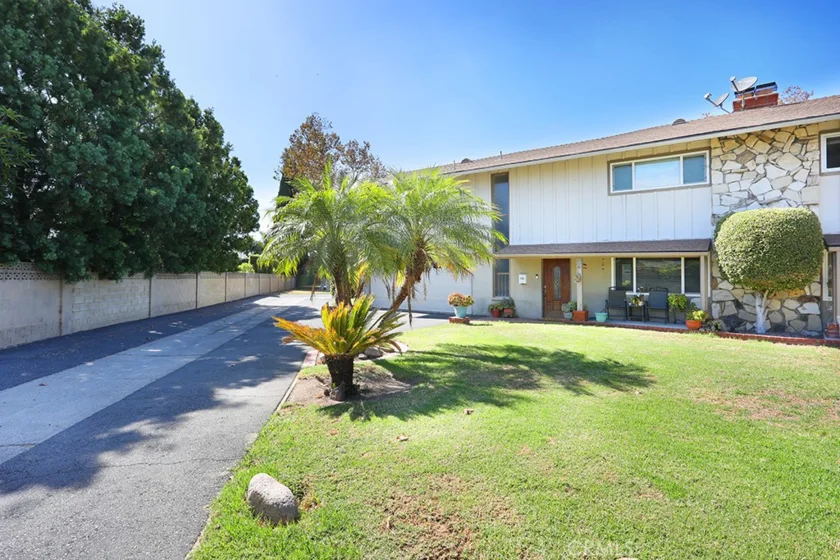 700 E Taft #22 photo 1