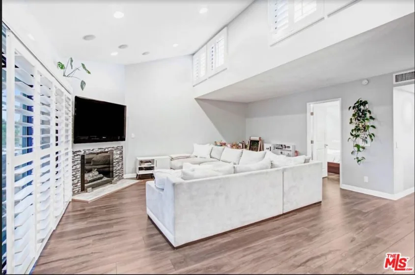 4542 Willis Avenue #302 photo 1