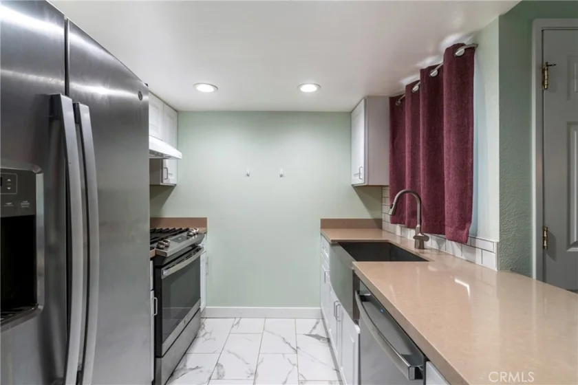 1114 W Blaine #204 photo 12