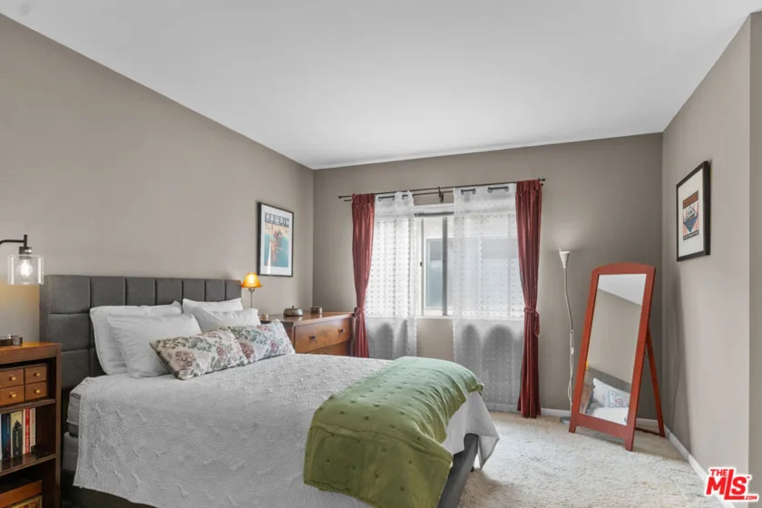 1828 Barry Avenue #4 photo 5