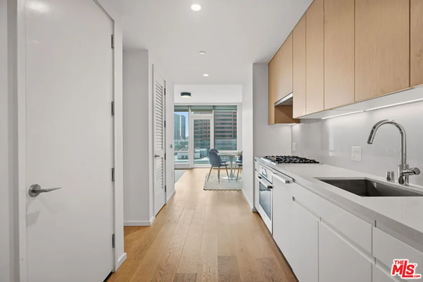 877 Francisco Street #1119 photo 27