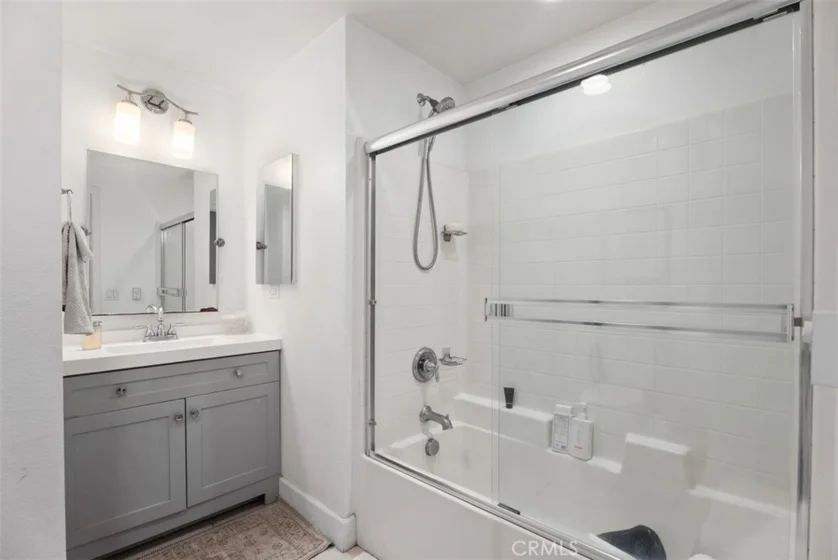 1487 Montgomery photo 17