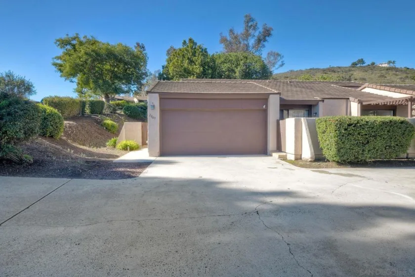 2049 Golden Circle Drive photo 1
