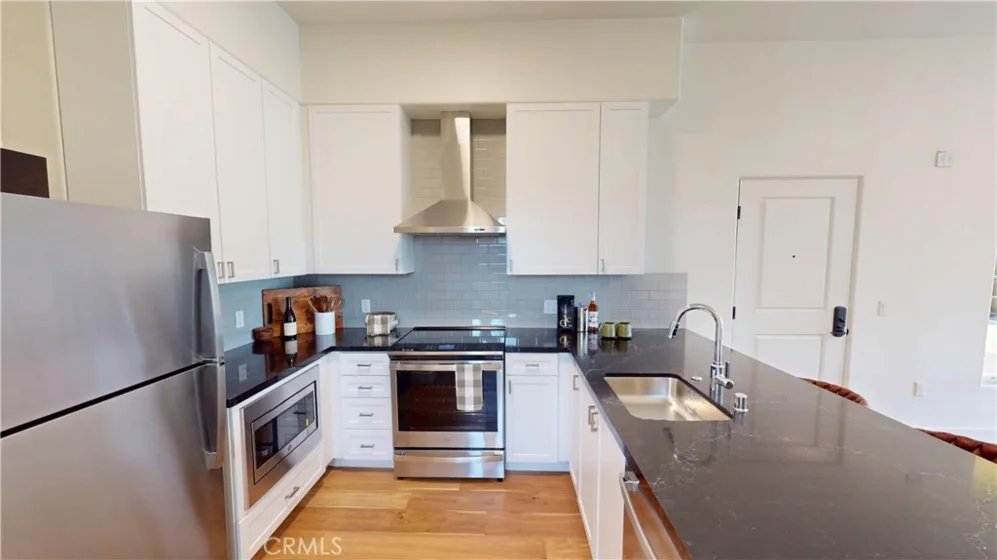 1878 E Walnut Street #203 photo 11