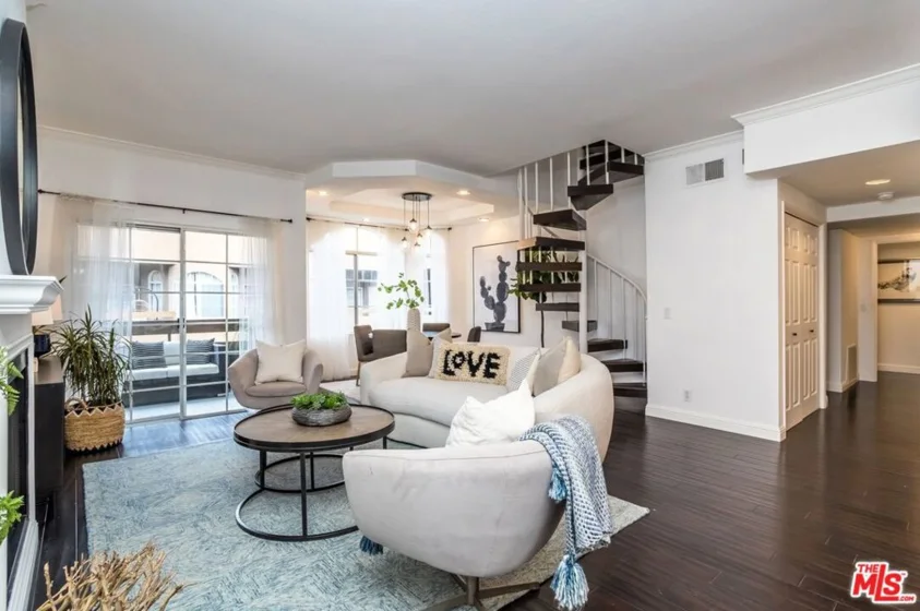 14960 Dickens Street #313 photo 1