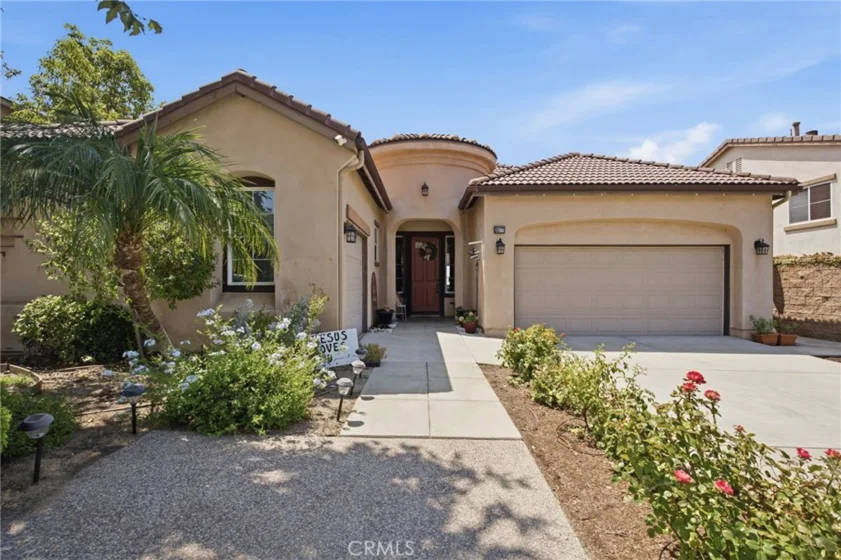 35777 Abelia Street photo 4