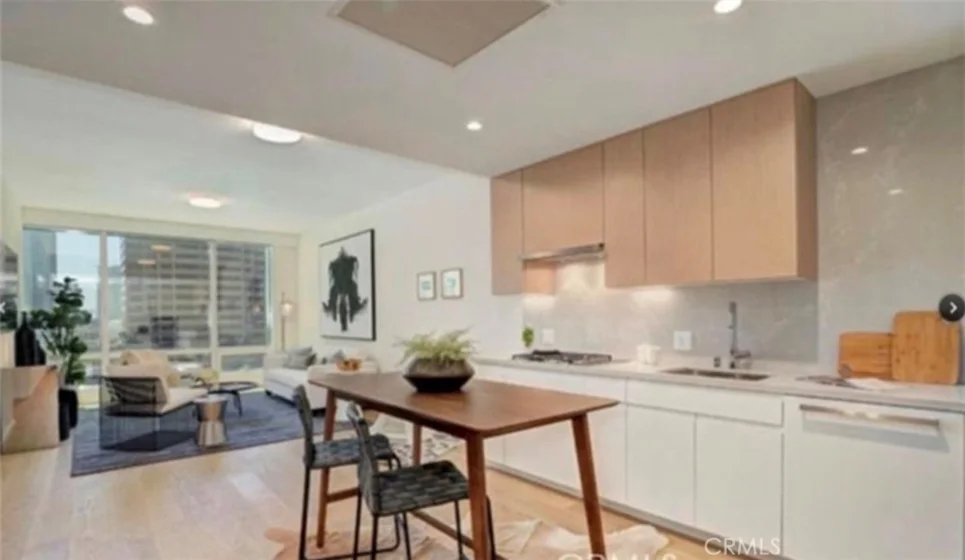 877 Francisco #707 photo 3