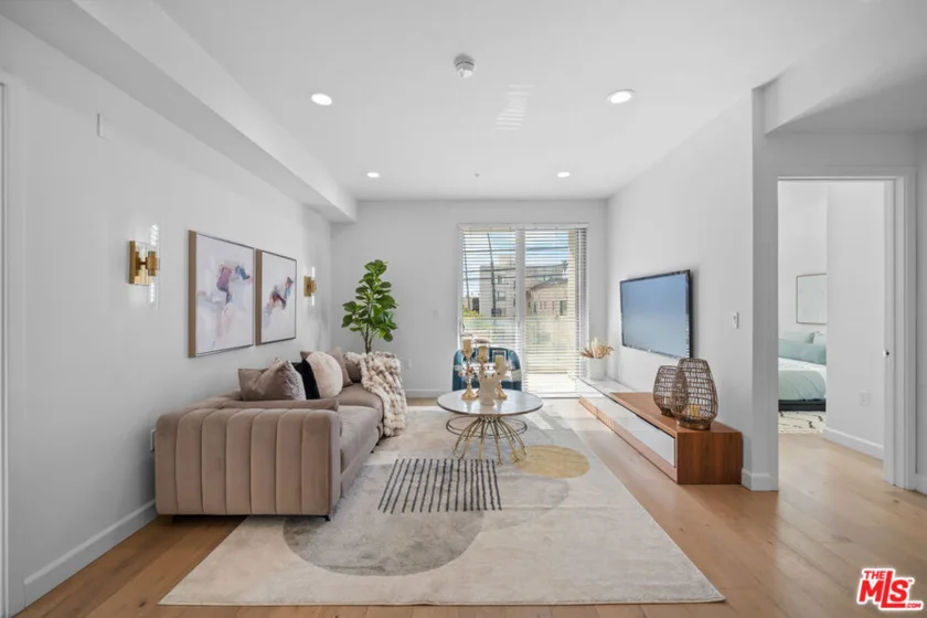 105 S Mariposa Avenue #204 photo 5