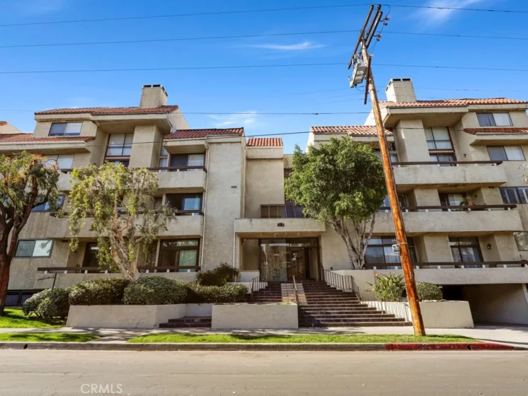 5237 Newcastle Avenue #202 photo 1