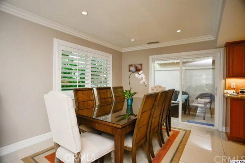 537 W Stocker Street #1 photo 1