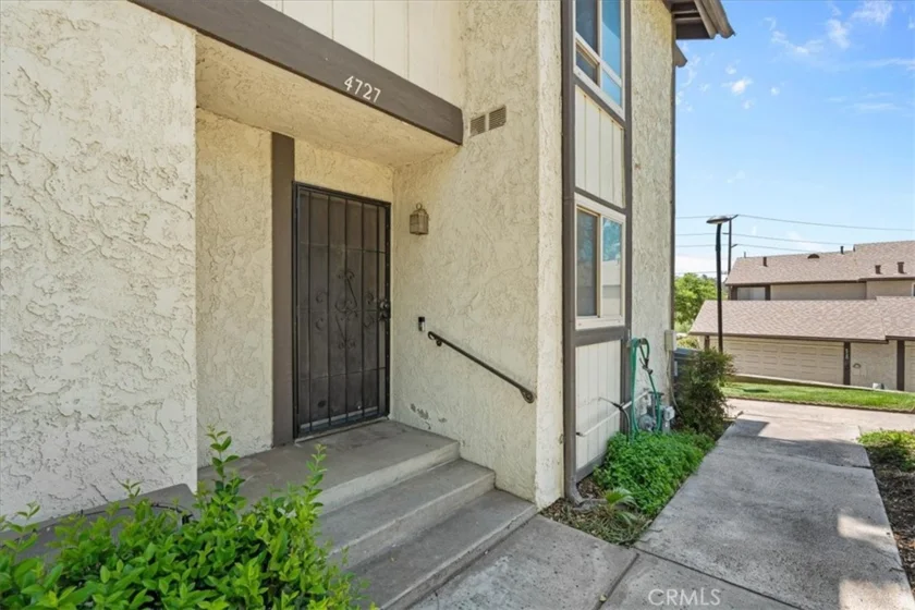 4727 Knickerbocker photo 3