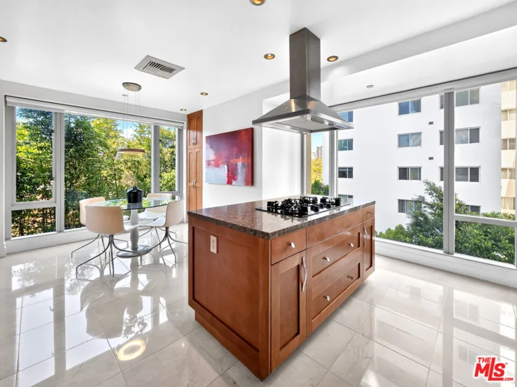 10727 Wilshire Boulevard #404 photo 12