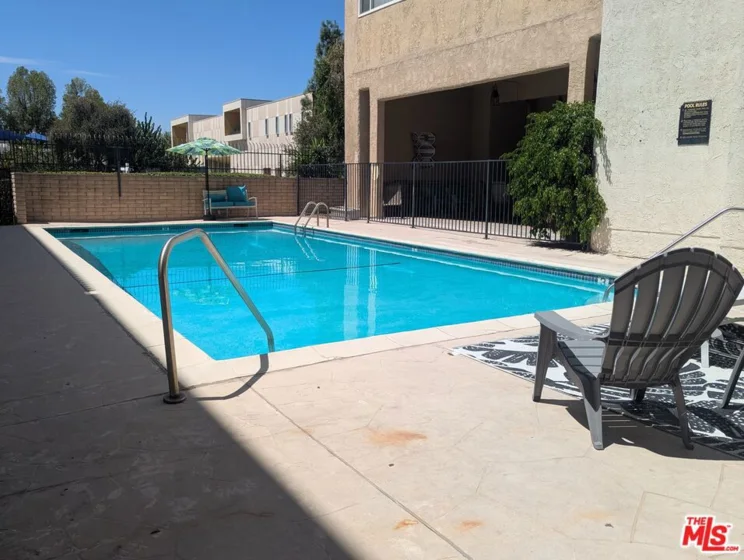 5412 Lindley Avenue #218 photo 2