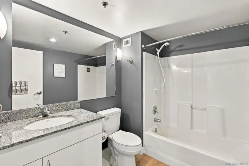 425 W Beech Street #314 photo 18