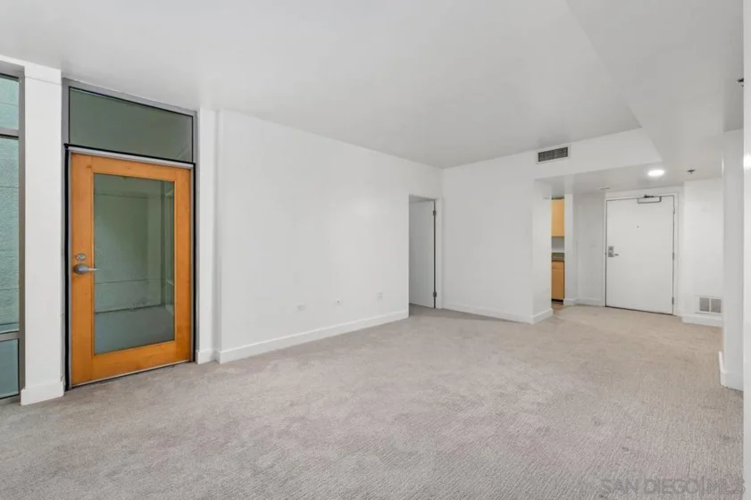 425 W Beech #204 photo 3