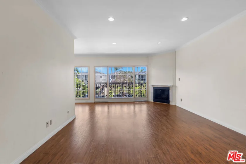 822 S Windsor Boulevard #102 photo 3