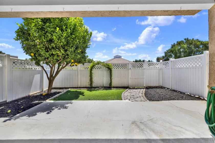 44552 La Paz Road photo 41