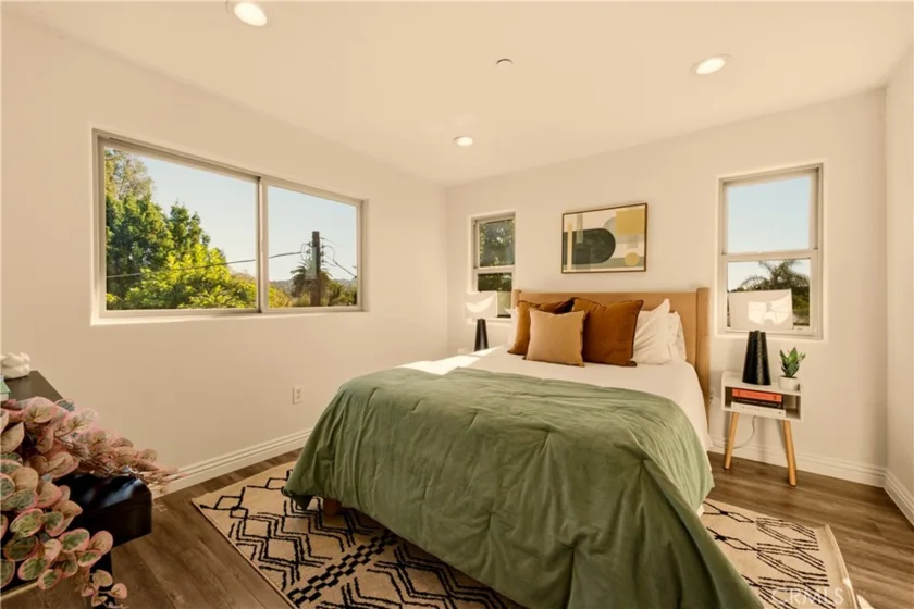 14702 Magnolia Boulevard #105 photo 25