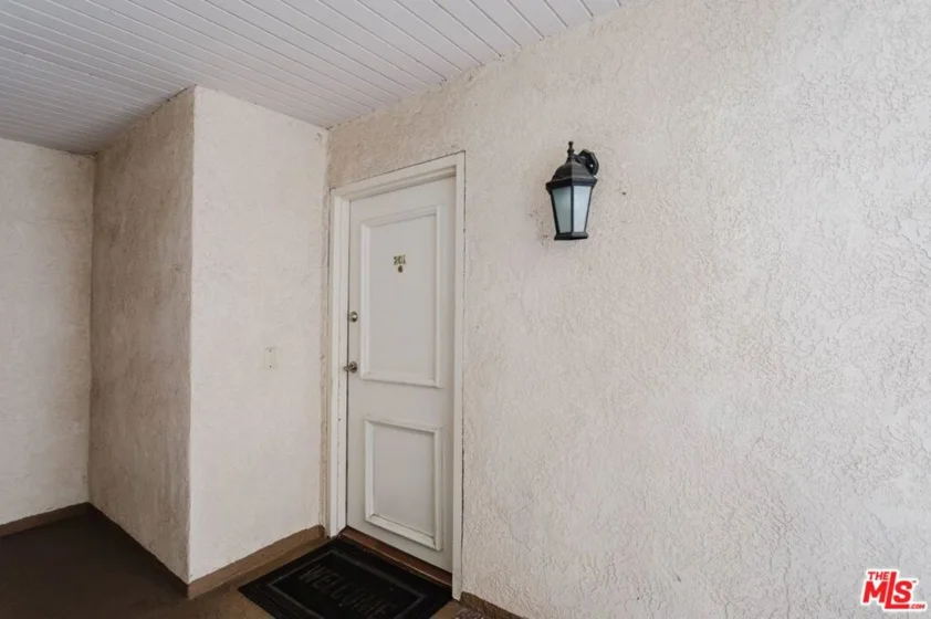 14980 Victory Boulevard #201 photo 27