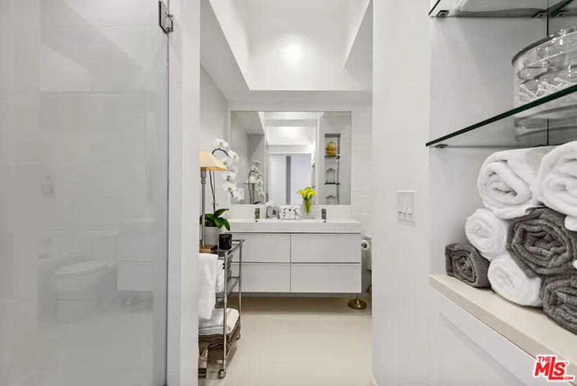 10701 Wilshire Boulevard #1202 photo 19