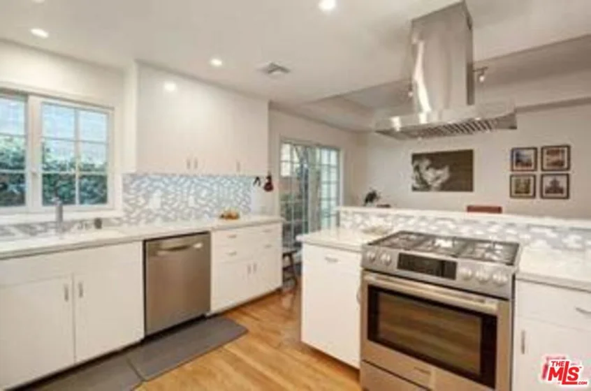 1144 Yale Street #4 photo 1
