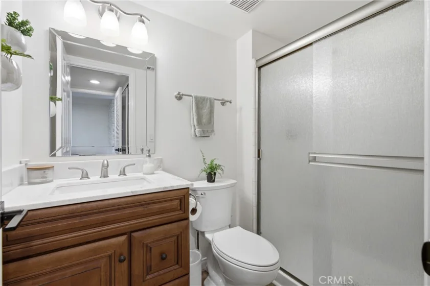 5583 Tiffany Avenue photo 8