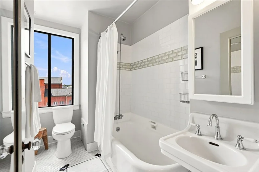 315 W 3rd #401 photo 21