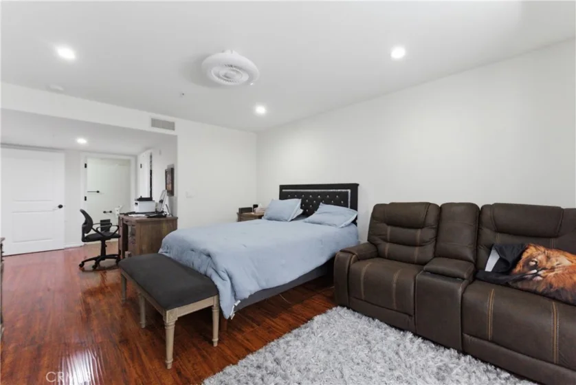 4733 Elmwood Avenue #203 photo 20