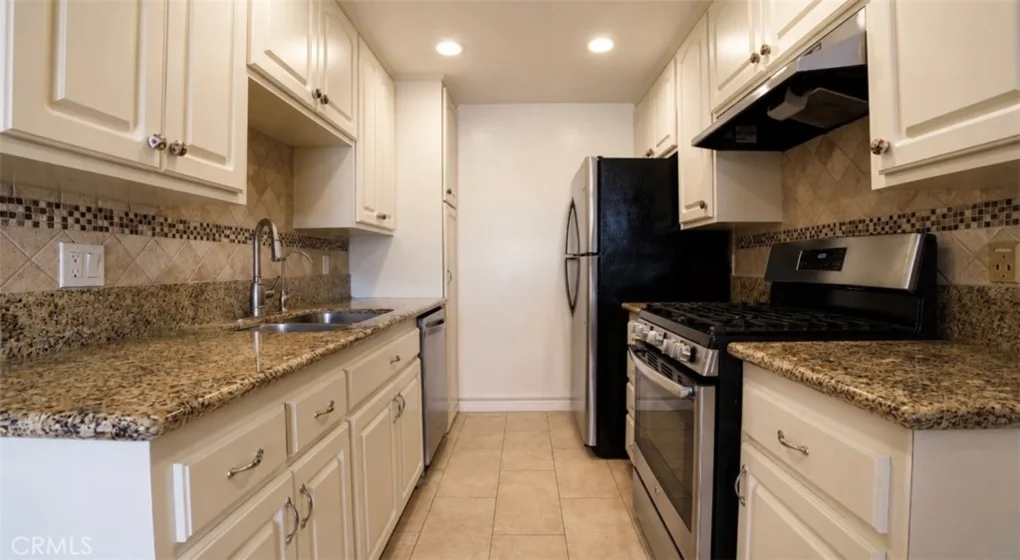 601 E Orange Grove #103 photo 2