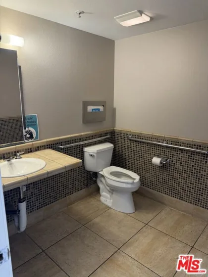 7320 Hawthorn Avenue #106 photo 15