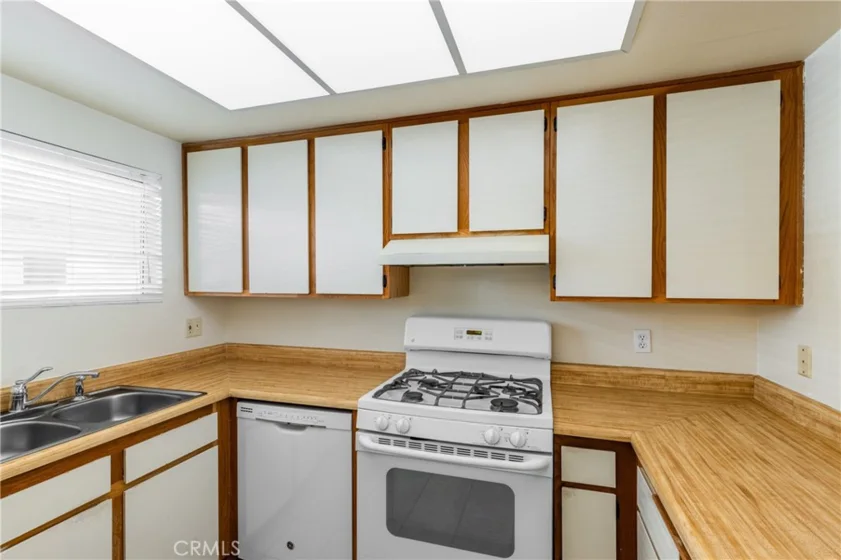 2915 Montrose Avenue #430 photo 13