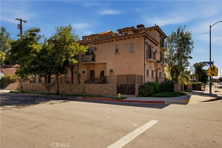 14702 Magnolia Boulevard #105 photo 28